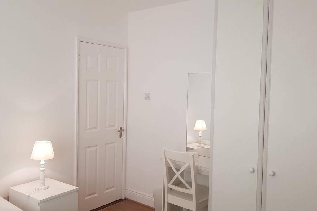 3 Bedroom 3 Bathroom House, Dublin Lucan Kültér fotó